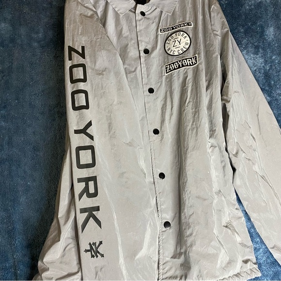 Zoo York Full Zip Jacket Skateboards NYC L Silver w Patches Vintage Streetwear - Picture 4 of 14